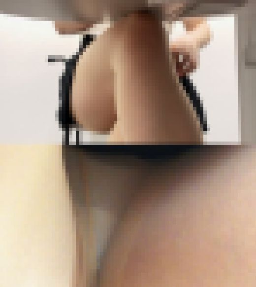 【女子大生/胸チラ・パンチラ】Sっ気ある同級生と年上お姉様を撮影しちゃいました。【ゲームに夢中】　サンプル画像3