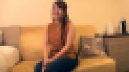 感度抜群の26歳デザイン会社OLが初ハメ撮りで繰り返し絶頂　サンプル画像1