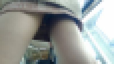 めちゃ美女パンチラ！盗撮していてあまりに美人だったので声かけてナンパまでしてしまった件　サンプル画像1