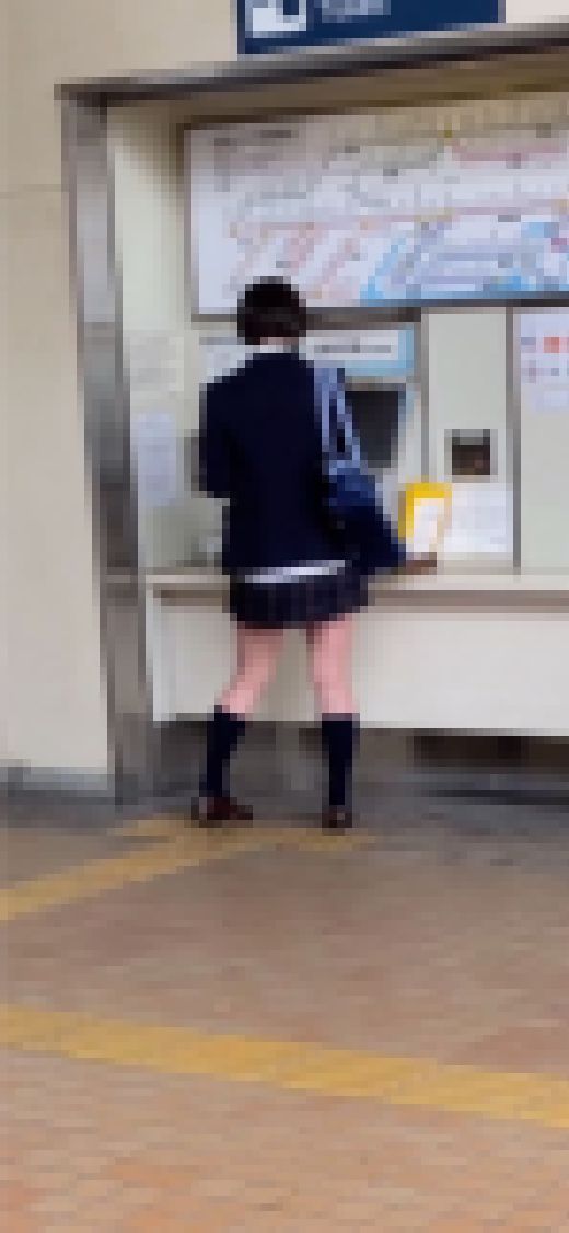 【盗撮02】三度現るあのJ○!メガネ姿に大興奮　サンプル画像1