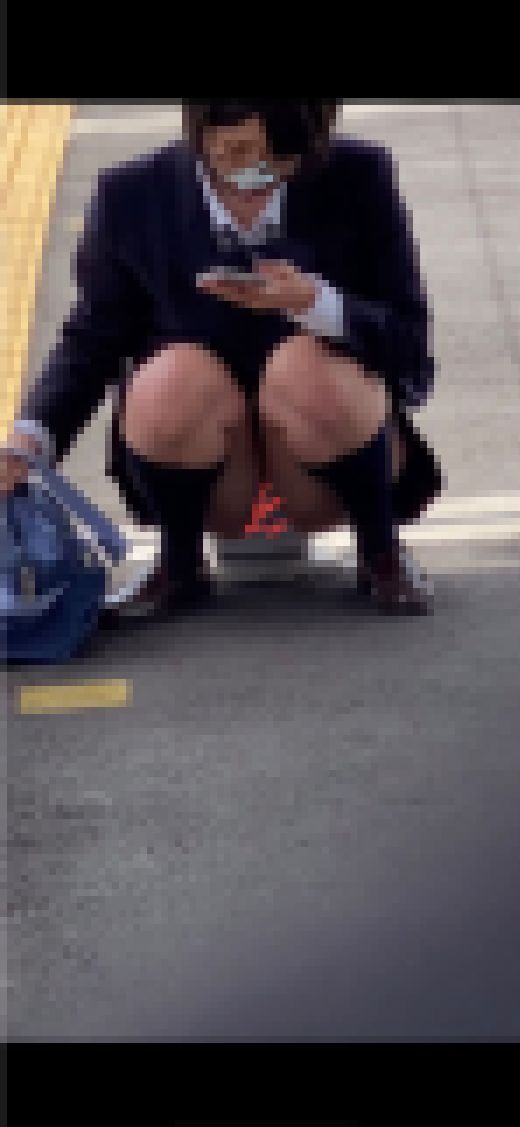 【盗撮02】三度現るあのJ○!メガネ姿に大興奮　サンプル画像2