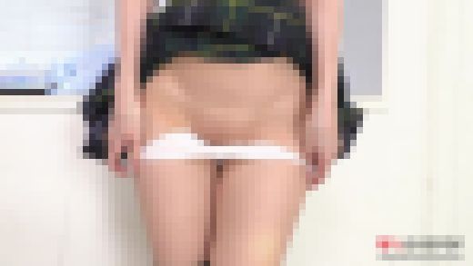 なつめ愛莉 FHD動画 スマホ返して！我慢してパンツを見せたらおっぱいまで見せることに！？ごめんねパンチラ　サンプル画像3