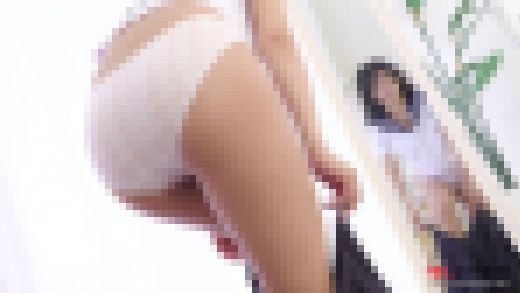 渚みつき 4K動画 下着姿からセーラー服にお着替え！　サンプル画像3