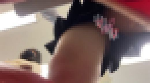 【同級生接写02】まさかの○理?!初めてナ○キンみました　サンプル画像2