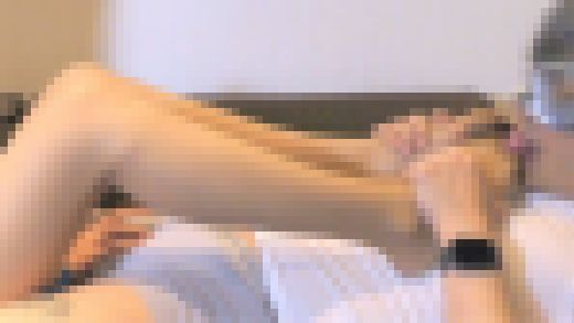 【最終面接】【秘書スーツ☆ナチュスト】【つま先舐めズーム・リプレイ】【2画面】パンスト美女の足指を舐めつくす【みさき25才前編】 サンプル画像2