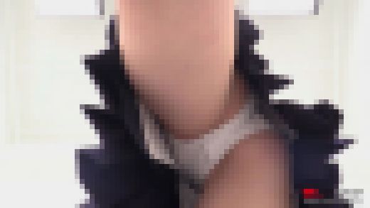 皆月ひかる 運動をしていたらカメラを発見!パンツを見せていたずら!逆さ自撮り サンプル画像1