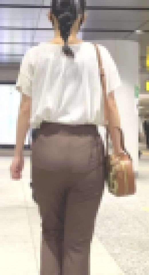 【Pライン】シンプルコーデなお姉さんの目が離せないPライン　サンプル画像1