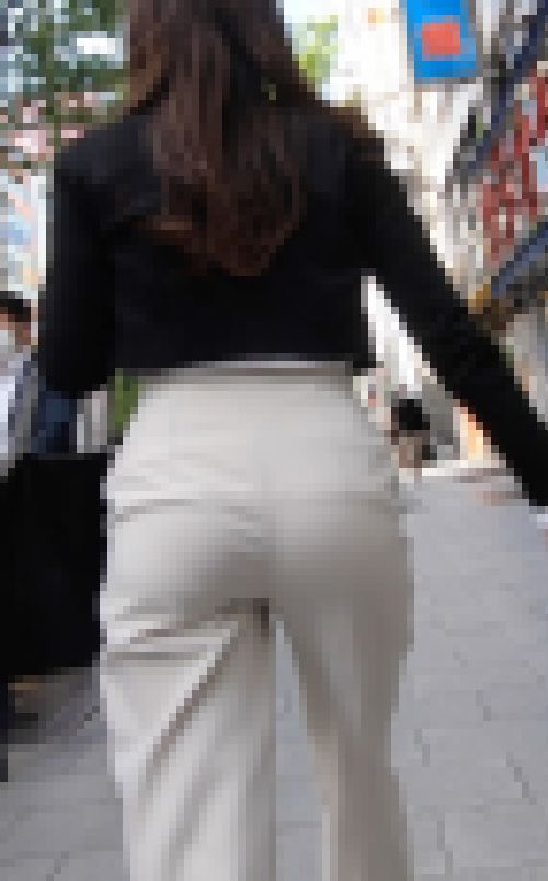 けつ肉が最高するぎる美人若奥様　サンプル画像1