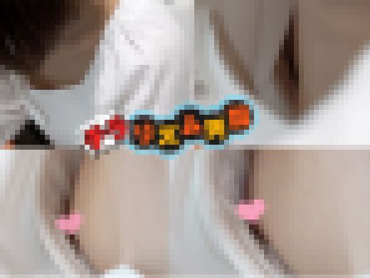 【女子大生剛毛パンチラ・胸チラ】色白ピンク乳首ちゃんのショートカット美人を盗撮しちゃいました【ゲームに夢中】 サンプル画像1