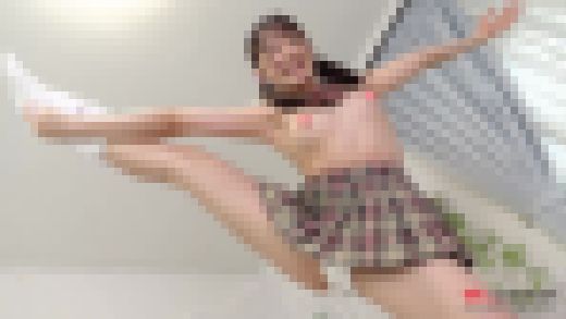 武田エレナFHD動画 おっぱい出してY字バランス＆倒立！マット運動　サンプル画像1