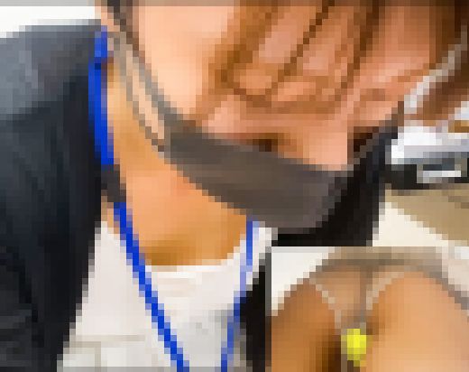 【親子で参加OK!子供学習教室で大胆胸チラ・パンチラ先生】010 サンプル画像1
