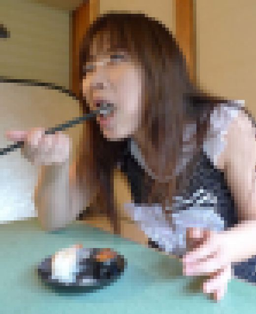 ◆素人投稿動画 千葉県の美形OLさんにザーメンをたっぷり飲ませてあげました！file03 精子がたっぷりかかったネバネバお寿司で　サンプル画像2