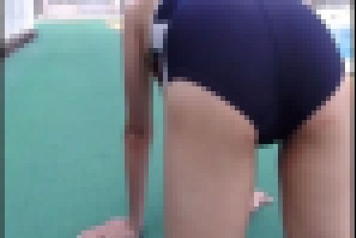 現役女の子のスク水　大股開き　サンプル画像2