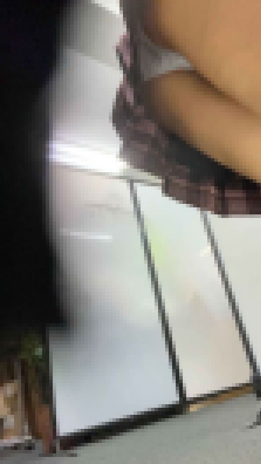 【優ちゃん①】塾の教え子を隠し撮り！スカートの中身が丸見え【塾で盗●パンモロ】　サンプル画像3
