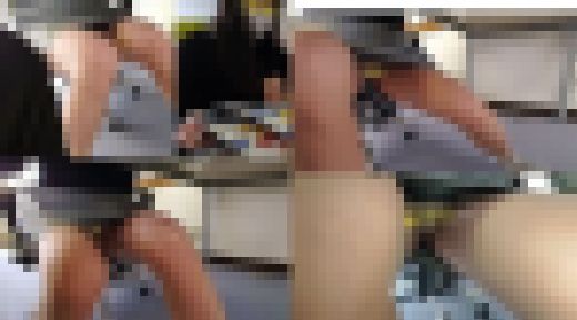 会社の同僚、オフィスでパンチラ撮影！　1&3　サンプル画像2