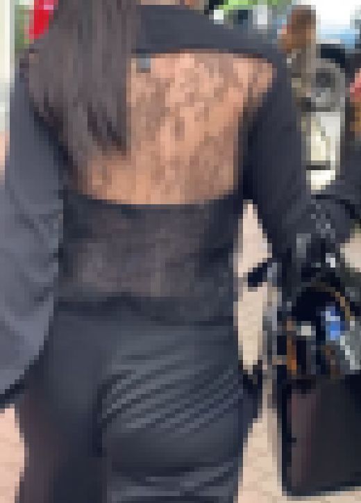 パンティーがスケスケのお姉さん、速足でヒッププルプル　サンプル画像1