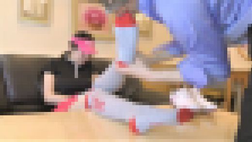 【希少!ゴルフ女子×足フェチ】【ニーソ舐めまくり】【足コキ射】【2画面】コスプレ美女の足指を舐めつくす【ゆり25才OL前編】 サンプル画像1