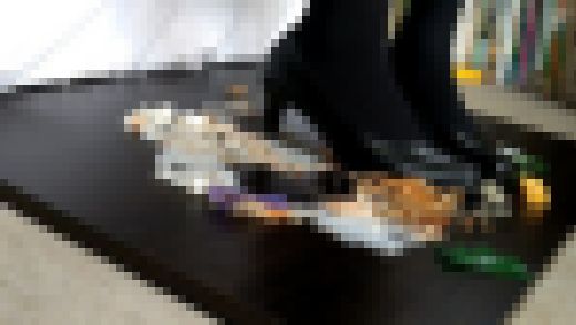 5-3 喪服で食べ物踏み潰し おむすび弁当 足元アップVer. サンプル画像3