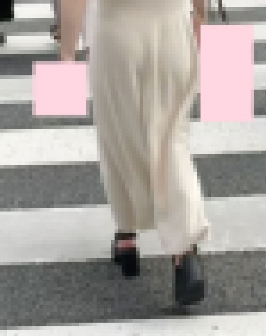 パンティががっつり透けてる服で歩く超美女 サンプル画像2