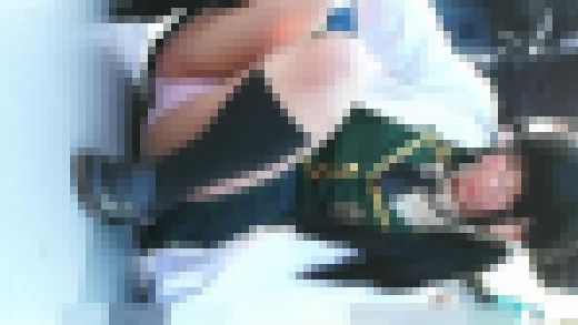 【一部高画質版】コミックマーケット コスプレ サービス満点パンチラレイヤーさん 白衣縞パンチラ ★強風純白パンモロ★ コミケ　サンプル画像1