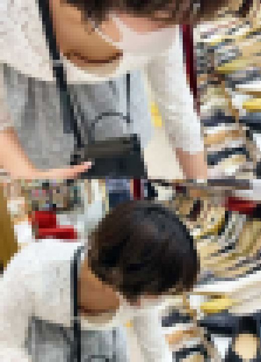 【胸チラパンチラ#01#02SET】靴売り場で悩む女の子達。 サンプル画像3