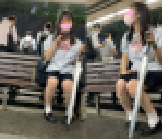 ヤバ食い込み!!【電車対面◎K】撮影バレ!? サンプル画像3