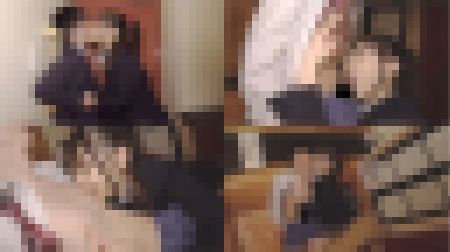 気弱な見習い教師をイジめる小悪魔美●女 ~キス&乳首責め~ サンプル画像1
