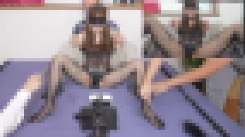 新作　身悶えしながら耐えるも声出しを我慢出来ない女子さん（完全オリジナル）　サンプル画像1