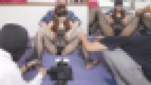 新作　身悶えしながら耐えるも声出しを我慢出来ない女子さん（完全オリジナル）　サンプル画像2