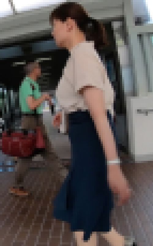 美熟女人妻OLのブラウス越しの豊満乳　サンプル画像1