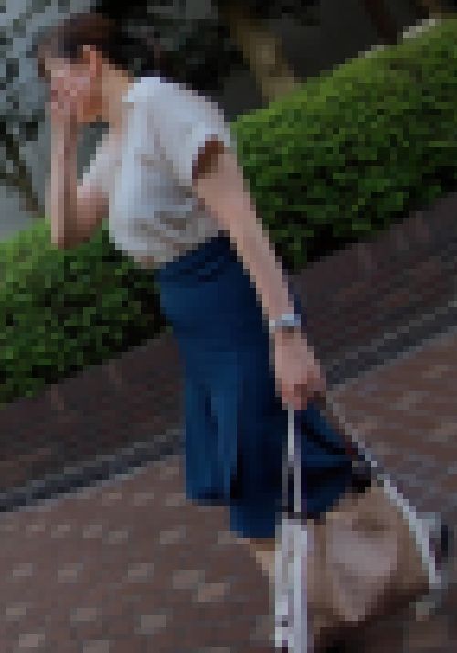 美熟女人妻OLのブラウス越しの豊満乳　サンプル画像2