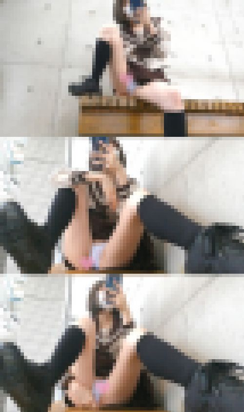 無防備激カワ○K!ハミケツ極小パンツちゃんはベンチM字開脚パンツ見られても気にしない!_TPC-030 サンプル画像1