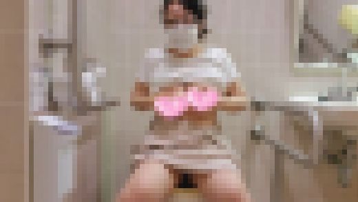 ❤愛華の個人撮影❤ノーパンで買い物したあとにトイレオナニーする人妻！！　サンプル画像2