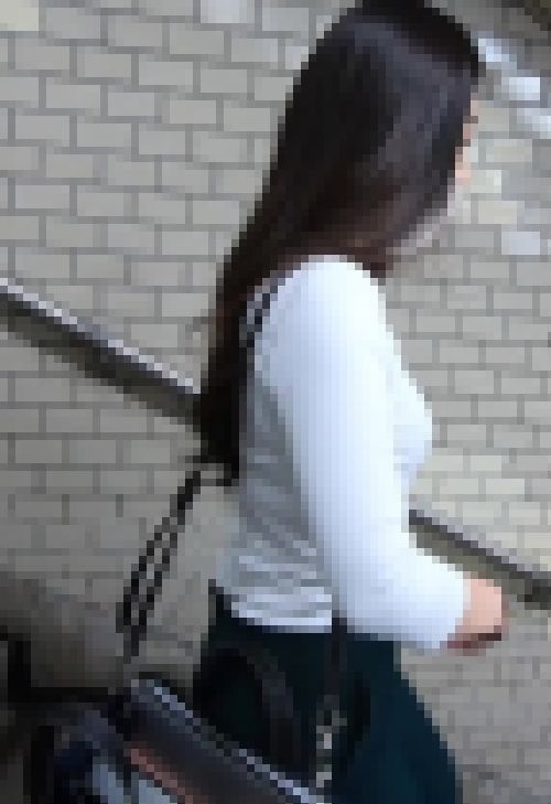 肉尻ヒップとパイラインがよい美女　サンプル画像1