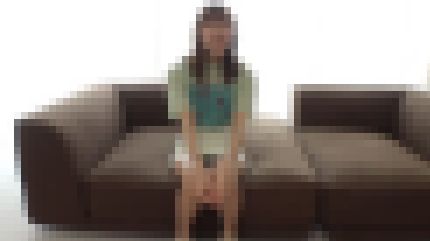スレンダーな20歳フリーターが初ハメ撮りで快感に綺麗な顔を歪めて体を震わせる　サンプル画像1