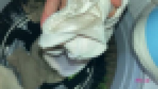 【盗撮】実家の洗濯機の中（妹の下着・染みパン）をチェック？　サンプル画像2