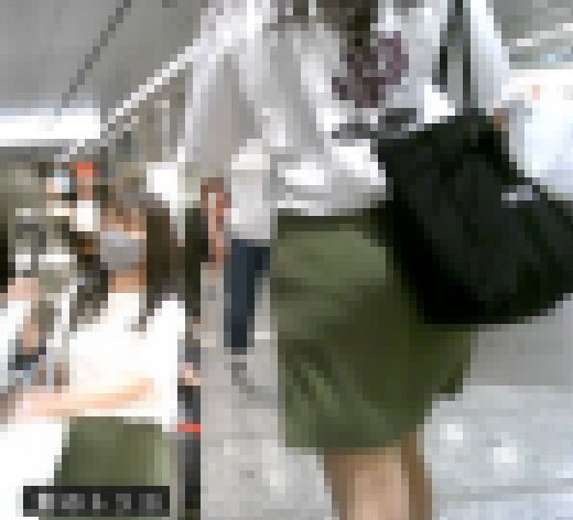 【ガチ盗撮】美尻のお姉さん、一生ついていきます！【DayY-2】駅周辺で背後を撮りました　サンプル画像1