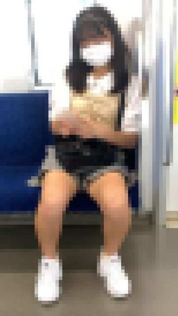 無防備な体勢で美味しそうな生脚を見せてくれたアイドル顔の女子大生（其の三）　サンプル画像1