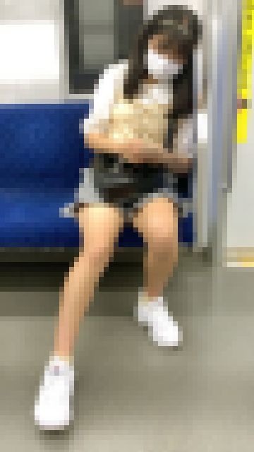 無防備な体勢で美味しそうな生脚を見せてくれたアイドル顔の女子大生（其の三）　サンプル画像3