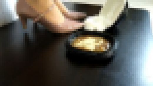 8-3 ストラップパンプスで食べ物踏み潰し カレー&ライス 足元アップVer. サンプル画像1