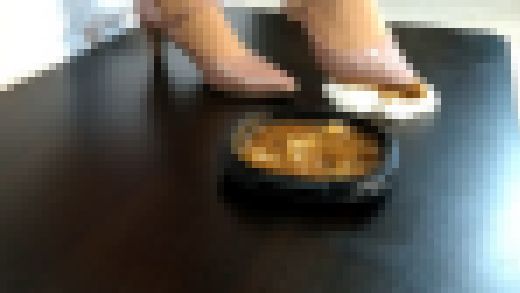 8-3 ストラップパンプスで食べ物踏み潰し カレー&ライス 足元アップVer. サンプル画像3