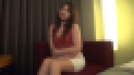 経験豊富な23歳イベントコンパニオンが初ハメ撮りで激しく突かれて可愛く喘ぐ　サンプル画像1