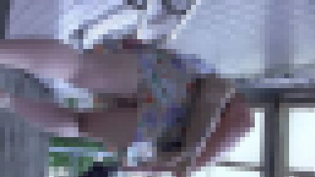 【再販】ミニスカを手で押さえたら超ミニに! サンプル画像3