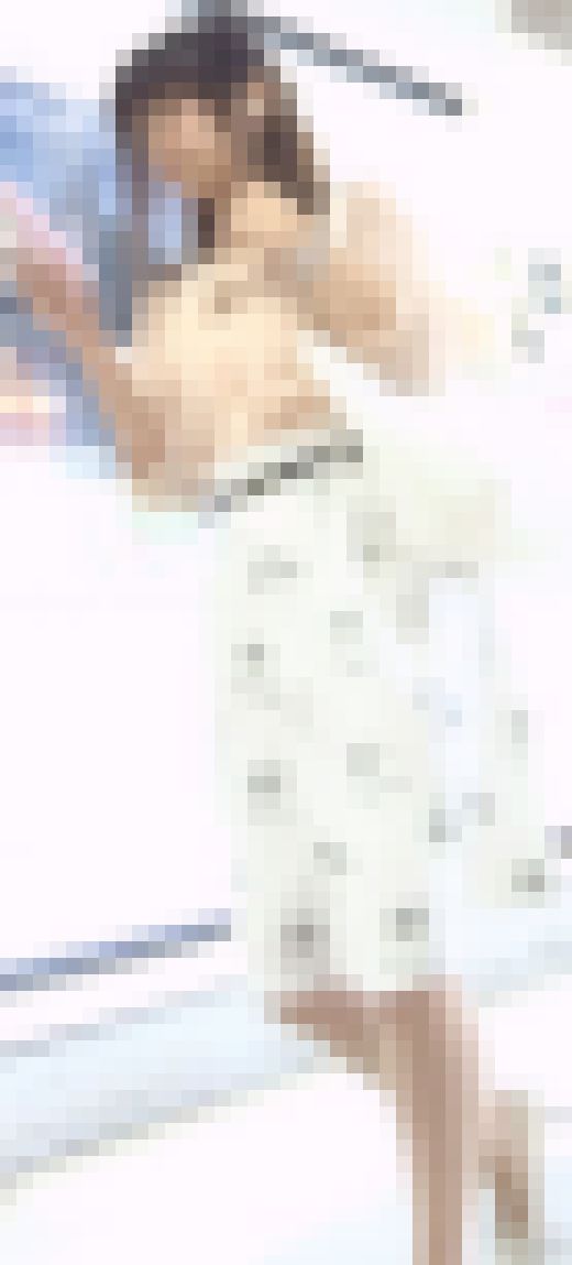 [★新作][★顔出し]パンチラ盗撮 女子大生 ニーハイと食い込み白パンツを無理やり撮影　サンプル画像1