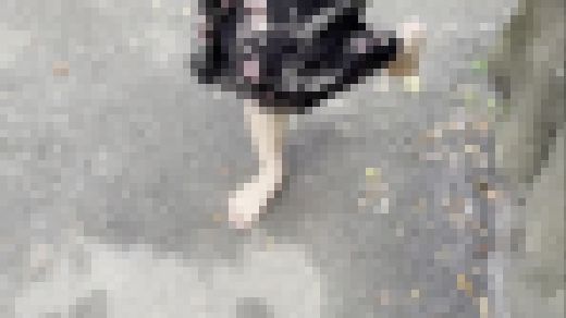 【完全裸足】第6弾!真夏の暑い日に外を裸足で歩く女性 part2 サンプル画像2