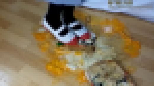 11-1 上履きで色々な食べ物をめちゃくちゃに踏み潰す サンプル画像3