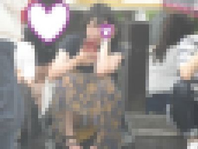 （ＦＨＤ）スマホに夢中になり、パンティーが見えている可愛い女のコを撮影しました！！番外編４８－１　サンプル画像1