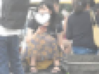 （ＦＨＤ）スマホに夢中になり、パンティーが見えている可愛い女のコを撮影しました！！番外編４８－１　サンプル画像2