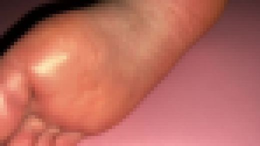 不調の制服女子校生の靴下を脱がせて足裏舐めでしっかり介抱 [KITR-00349]　サンプル画像2