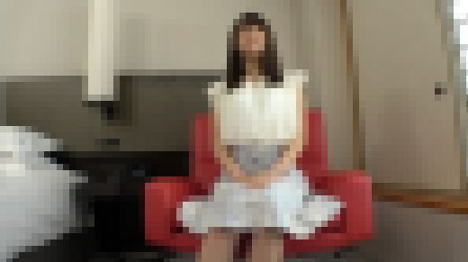 清楚系の21歳女子大生が経験少ないアソコを巨根で突かれ本気汁を溢れさせて快感に喘ぐ サンプル画像1